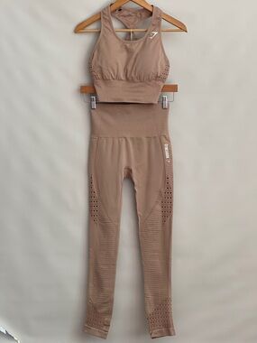 Gymshark Energy Seamless Crop Top (S) & Leggings (S) Set in Taupe